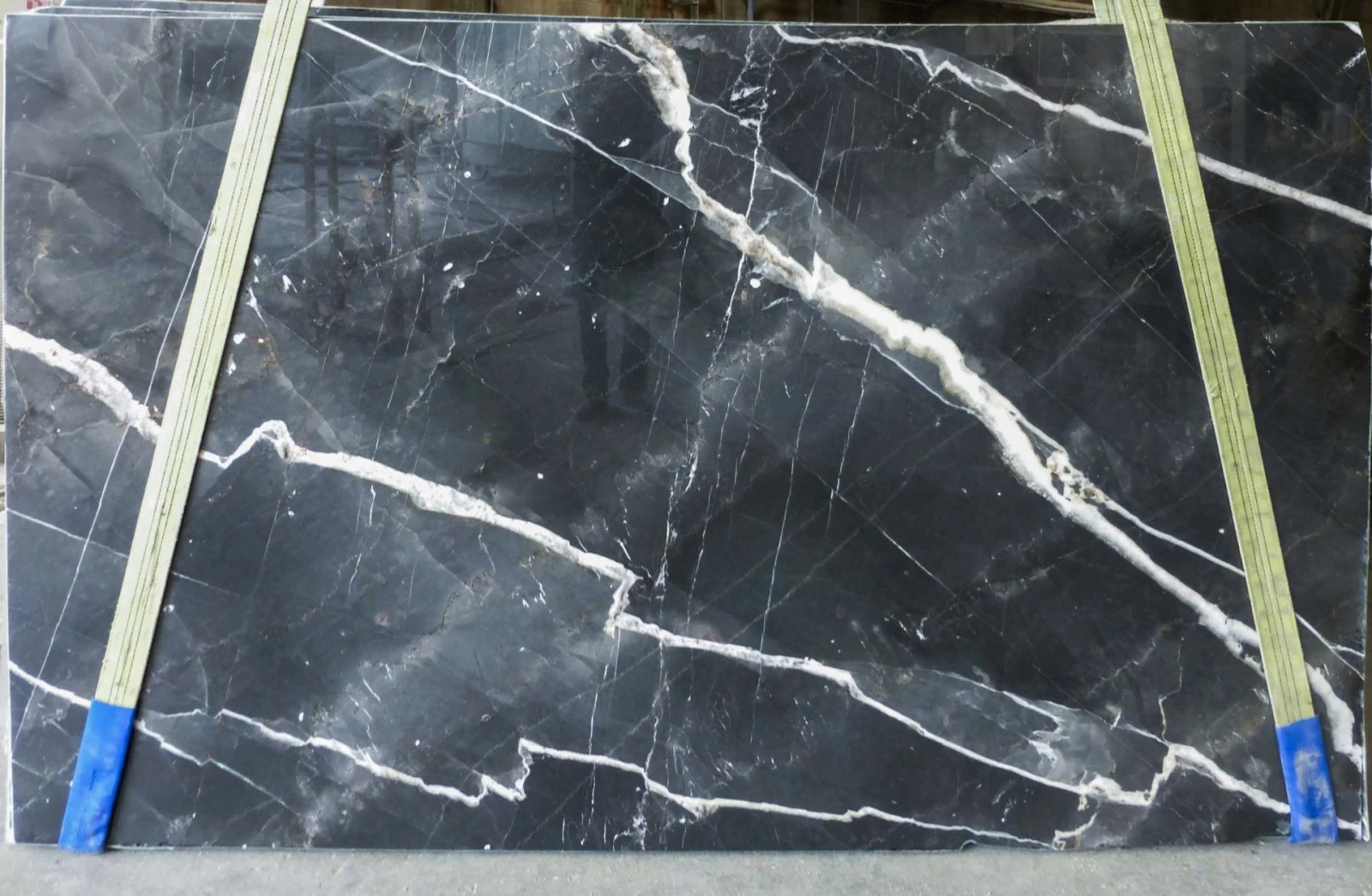 MARMO CALACATTA BLACK 17B322 GR 02