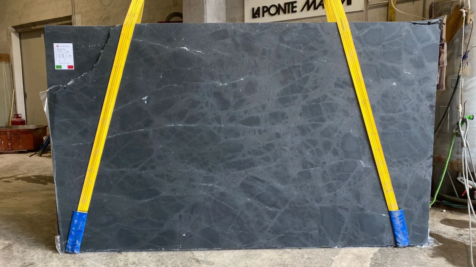 GRANITO NEGRESCO 25B002 VO 02